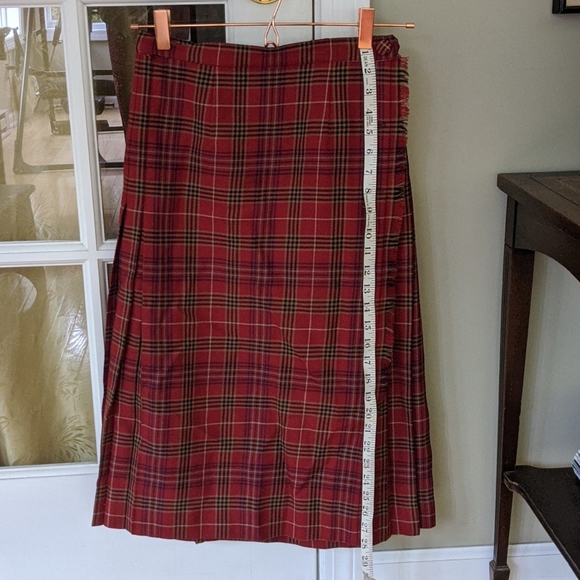 THANKSGIVING CLASSIC!  Preppy 💚🩷💚 Vintage Kilt from Canada. - Picture 1 of 7